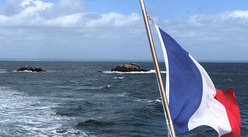 Prancūzijos vėliava vandenyno fone